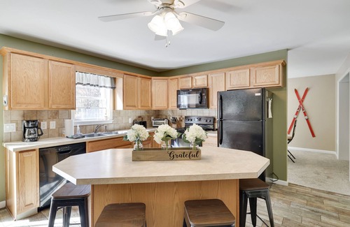 Albrightsville House | Large Pocono Mountain Getaway with hot tub, finished basement, bar & game room!