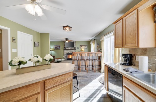 Albrightsville House | Large Pocono Mountain Getaway with hot tub, finished basement, bar & game room!
