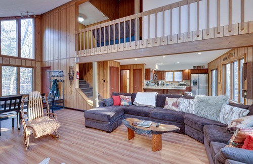 Gouldsboro House | Large Poconos rustic style home in gated community - Fire Pit - Lake - Beach!