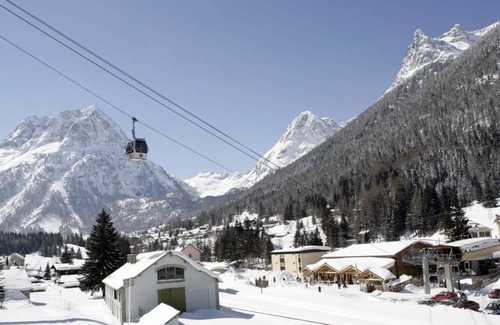 Vallorcine Apartment | Large premium alpine apartment for 4 to 8 people
