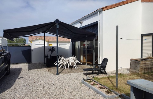 Saint-Palais-sur-Mer House | LARGE PRIVATE COURT HOUSE CLOSED