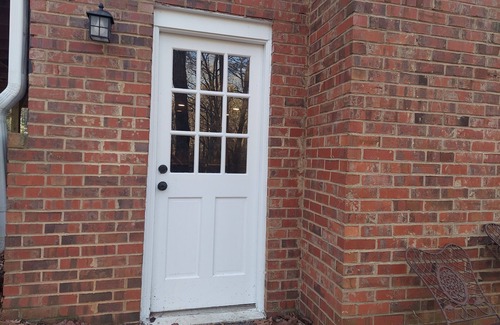 Lilburn Apartment | Large private daylit basement apartment in quiet Lilburn neighborhood