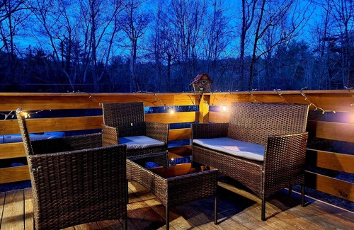 Bartonsville House | Large Private Rustic Retreat w/hot tub, fire pit, game room