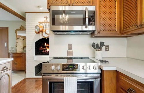 South Tulsa House | Large, Professionally Decorated French Style near Southern Hills with Pool
