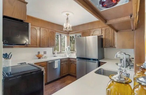 South Tulsa House | Large, Professionally Decorated French Style near Southern Hills with Pool