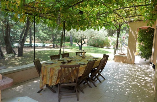 Lauris Villa | Large Provencal villa with swimming pool, in the Parc du Luberon, Provence