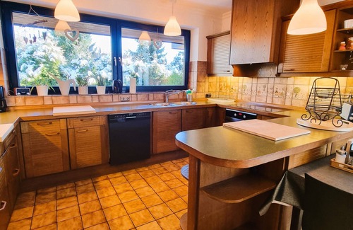 Seevetal Apartment | Large quiet apartment with a winter garden and terrace!