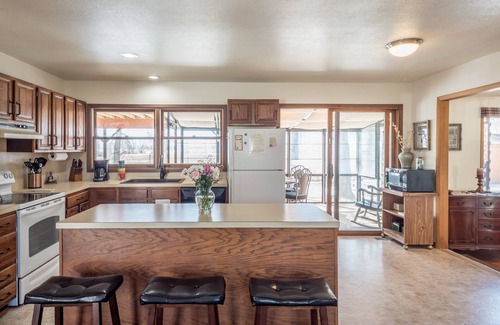 Buena Vista House | Large Rambling Ranch House, In Town with MTN Views, Walk to Shopping/Dining/Pubs