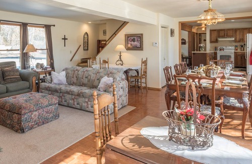 Buena Vista House | Large Rambling Ranch House, In Town with MTN Views, Walk to Shopping/Dining/Pubs