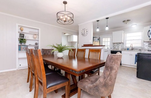 Warner Robins House | Large Remodeled Home w/screened porch and 2 car garage