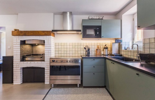 Malville Cottage | Large renovated countryside house with parking and relaxation area