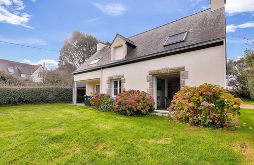 Saint-Philibert Ski Chalet | Large river view house for 8 in St Philibert
