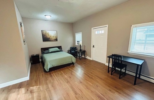 Downtown Apartment | Large room with private bathroom near Whole Foods