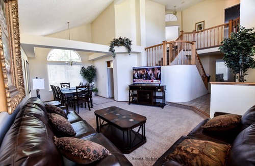 Sparks House | LARGE ROOMY FIVE BEDROOM RENO HOME NEAR CASINO'S AND THE SPARKS MARINA