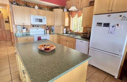 Standish House | LARGE SANDY BEACH. 3 BEDROOM 2 BATHROOM. WATERFRONT