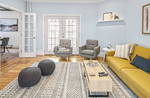 Medford House | Large Single Family, 5 Bedrooms, Book Now!