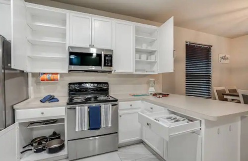Universal City House | Large spacious, gorgeous home