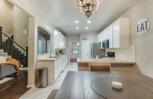 Universal City House | Large spacious, gorgeous home