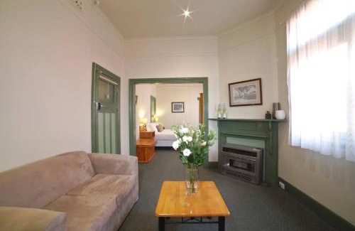 Soldiers Hill Apartment | Large Studio Apartment With Spa Central Ballarat