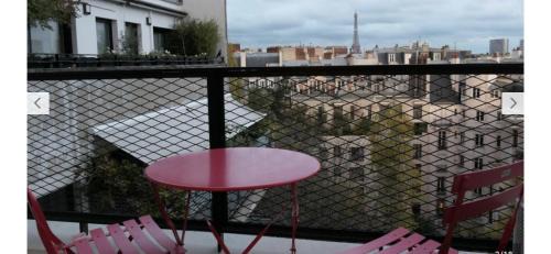 Auteuil Apartment | Large studio eiffel tower lacoste