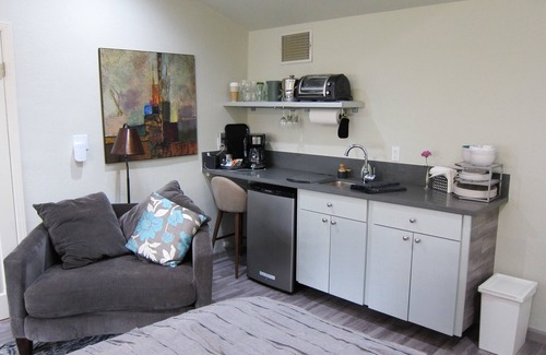 Northridge Apartment | Large Studio Guest House