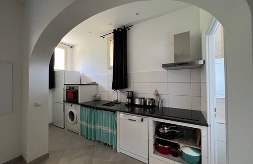 Serra-di-Ferro Apartment | Large studio, KingSize bed, 5 minutes from the beach