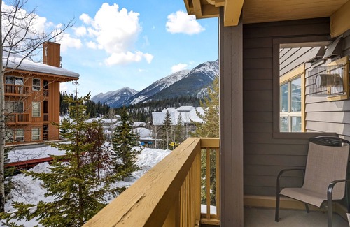 East Kootenay Condo | LARGE Studio | Ski In/Out | Pool & Hot Tubs | Central Upper Village Location