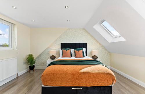 Sudbury House | Large Stylish 6 bedroom in Wembley - Parking