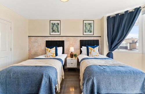 Sudbury House | Large Stylish 6 bedroom in Wembley - Parking