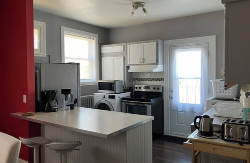 Cote-Des-Neiges—Notre-Dame-De-Grace Apartment | Large, sunny, upper duplex, parking, Snowdon metro