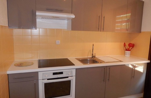 Saint-Cyprien Plage Apartment | Large T2 ground floor in house 500m beach