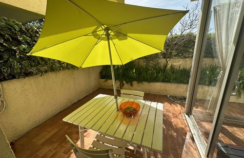 Saint-Mandrier-sur-Mer Apartment | Large T2 with loggia and terrace near the port of Saint Mandrier and the beaches