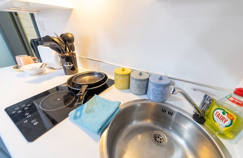 Selly Oak Apartment | Large top floor studio close to QE!