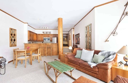 Blackcomb House | Large Townhome, Golf Course Views, Shared Hot Tub