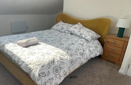 Rotherhithe House | Large triple room in Canada Water London