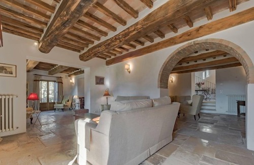 Monterchi Villa | Large Tuscan villa for 12 guests with AC, Private pool and beautiful views