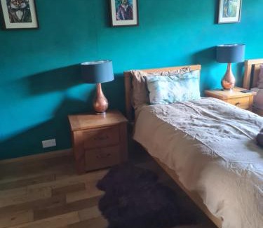 Pill House | Large twin room in Shirehampton