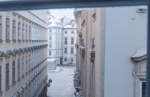 Innere Stadt Apartment | Large two-bedroom apartment near Stephansplatz, 1st district
