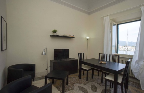 Portoferraio Old Town Apartment | Large two-room Calata for 2 people overlooking the Portoferraio seafront