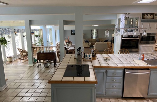 Berryville House | Large unique home in the beautiful Ozark Mountains on the Kings River.