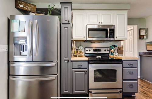 Springfield House | Large, updated 3 bedroom house, with amazing patio and yard!