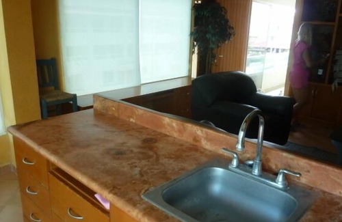 Zona Hotelera Condo | Large updated apartment overlooking the lagoon