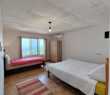 Isfiya Apartment | Large Vacation Apartment With A Stunning View In Isfiya, Mount Carmel - דירת נופש עם נוף מדהים בעספיא