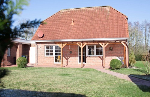 Marienhafe House | Large vacation home - 120 m², directly on the Tjücher Moortun bathing lake