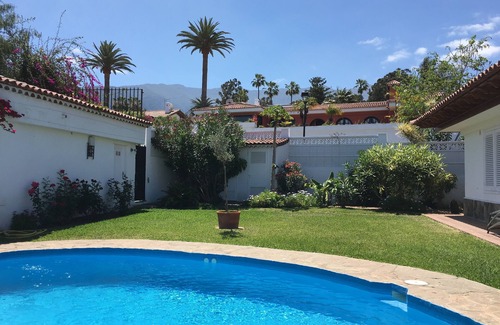 Puerto de la Cruz Villa | Large villa with views and own heated pool