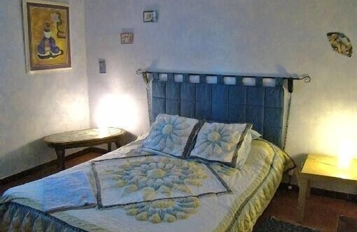 Cornillon-Confoux Villa | Large villa in a quiet swimming pool fenced trampoline tent reception VIDEOPRO bike