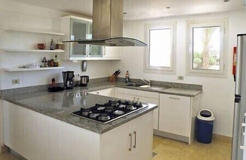 El Gouna Villa | Large villa with heated pool directly on the lagoon beach with private jetty