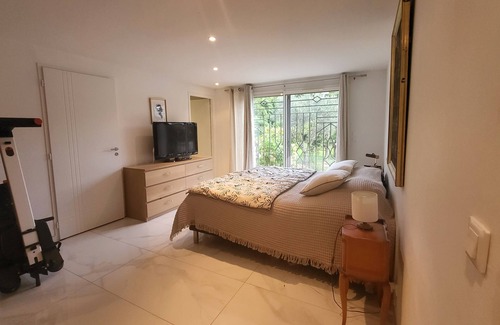Auriol House | Large Villa with Pool in the heart of Provence