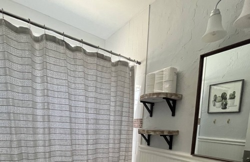 Parker Ridge House | Large Vintage Home close to PBI, Downtown and Beaches