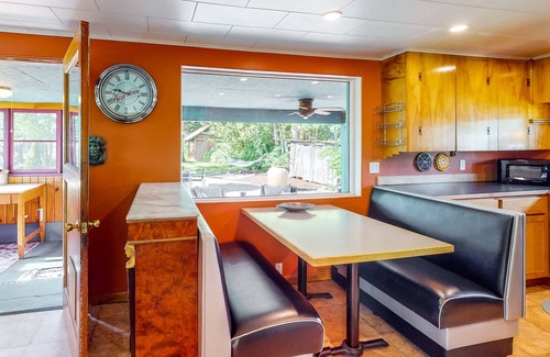 Ponder Point House | Large Yard, Grill, & Sunroom - Dog-Friendly